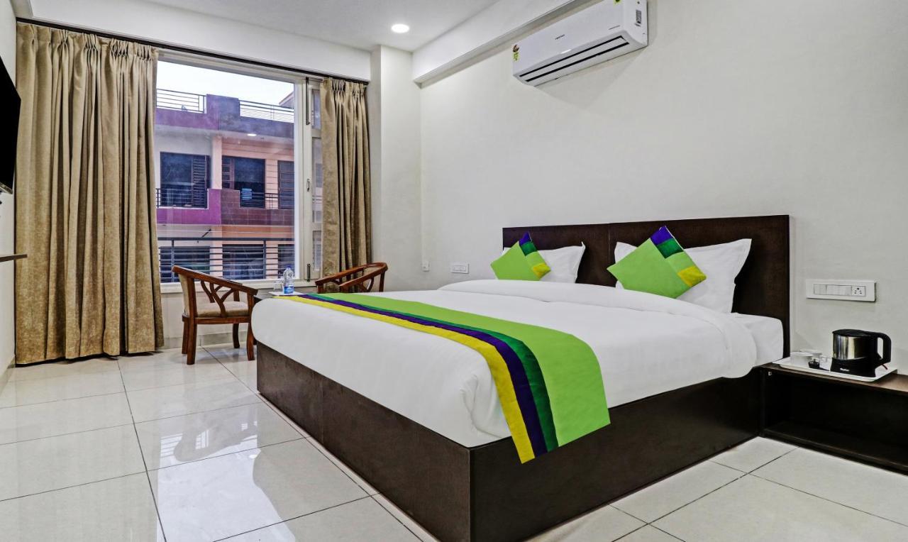 Treebo Kamron Regency Sector 80 Hotel Mohali Exterior photo